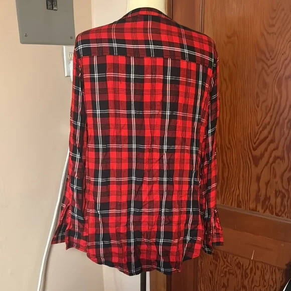 Express L Plaid Rayon Top red & black Flannel Look Lace Front Shirt Blouse - Picture 3 of 6